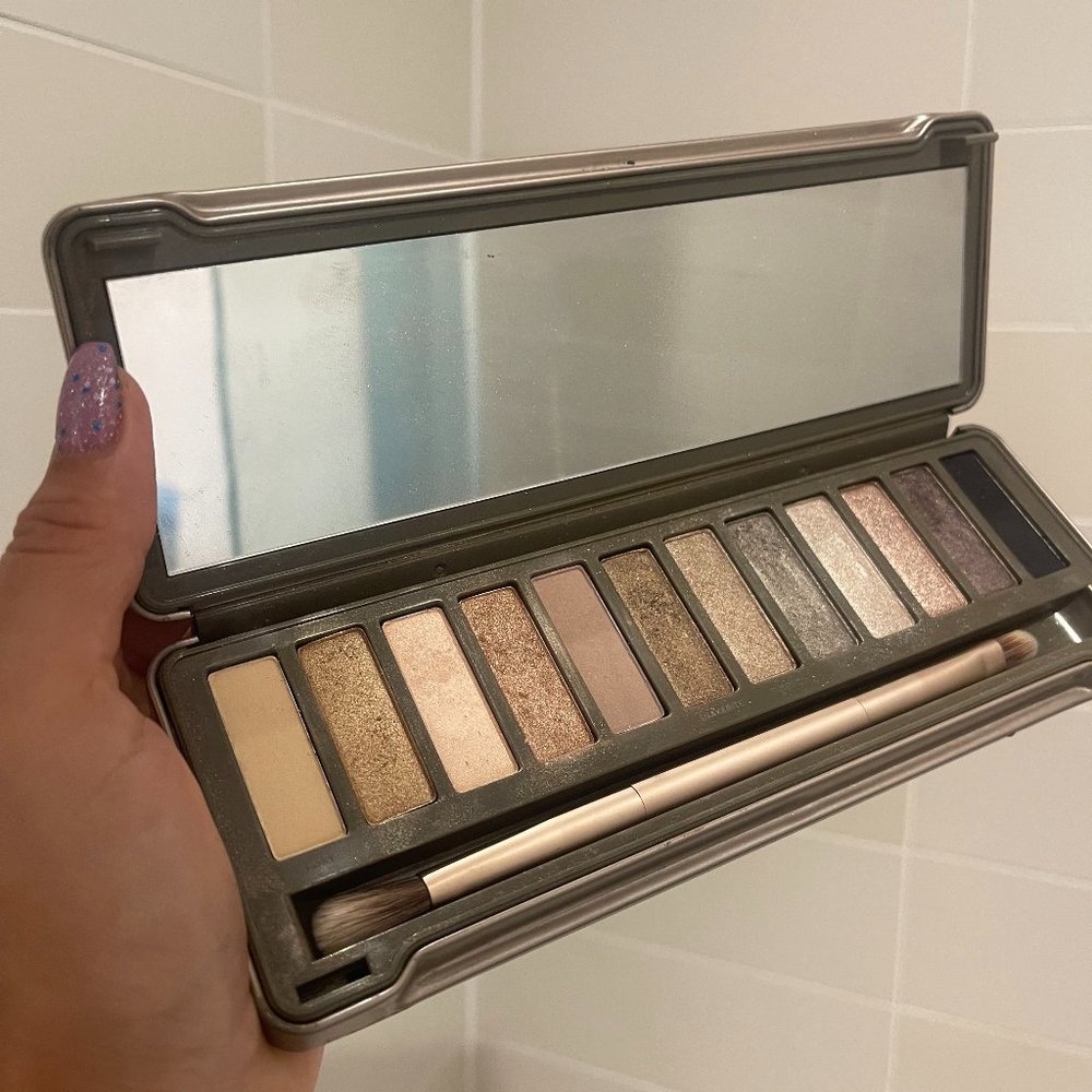 eyeshadow palette